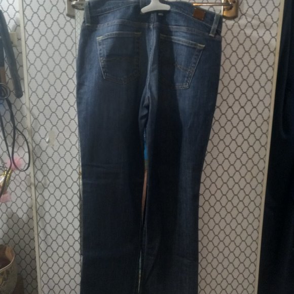 Lucky Jean's - Picture 3 of 5